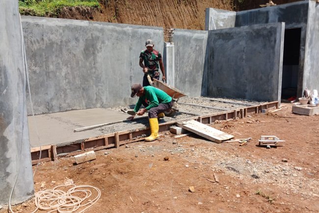 Di Tengah Debu dan Keramik KDKMP Tanjungtirta Terus Berbenah