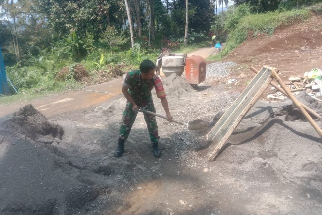 Dinding Depan Mulai Tertata KDKMP Desa Pekauman Kian Menampakkan Wajahnya