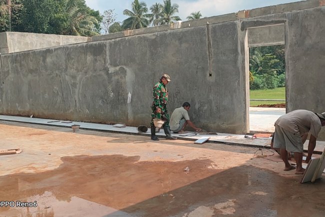 Sentuhan Warna dan Keramik KDKMP Karangsari Kian Mendekati Selesai