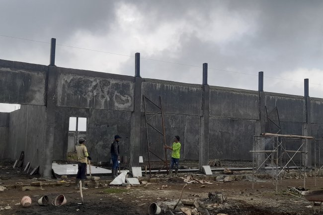 Babinsa Koramil 05 Batur Awasi Pembangunan KDKMP di Desa Sumberejo