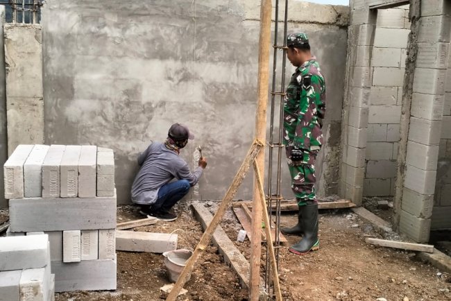 Dari Adukan Semen hingga Urukan Sirtu, KDKMP Sokayasa Terus Berproses