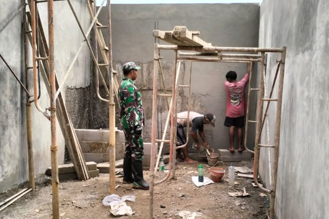Babinsa Koramil 01 Banjarnegara Awasi Pembangunan KDKMP di Desa Tlagawera