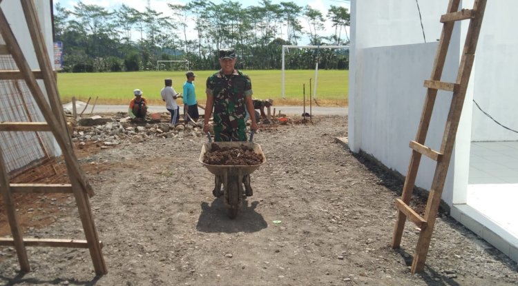 Jalan Menuju Harapan Babinsa Dampingi Pembangunan Akses KDKMP di Desa Bandingan