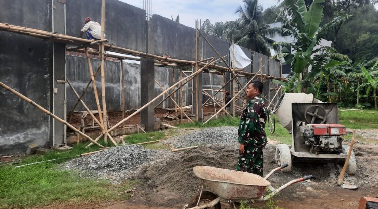 Sentuhan Akhir yang Menentukan Babinsa Dampingi Finishing KDKMP Desa Tapen