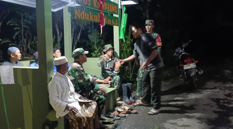 BABINSA KORAMIL 18/PAGENTAN MELAKSANAKAN PATROLI MALAM