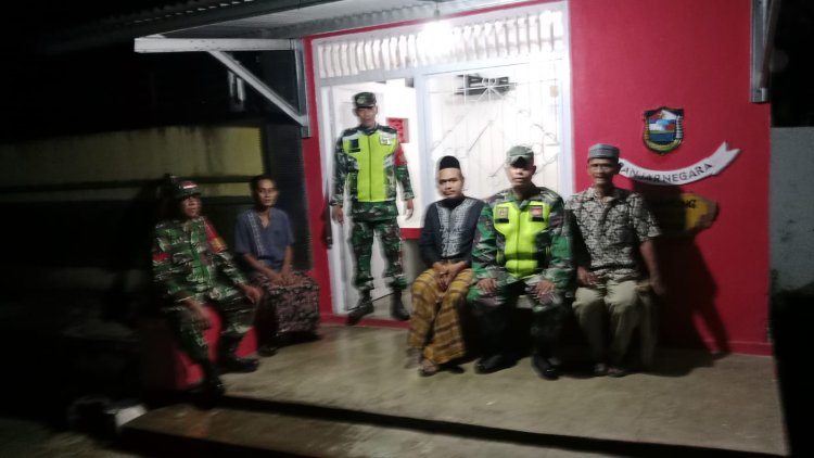 Babinsa Bersama  tokoh masyarakat ketua RT dan RW Desa Purwareja Klampok