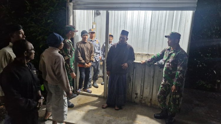 Babinsa Koramil 04/Karangkobar Melaksanakan Patroli Siskamling Bersama Linmas Dan Warga
