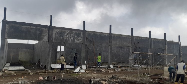 Babinsa Koramil 05 Batur Awasi Pembangunan KDKMP di Desa Sumberejo