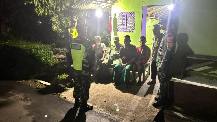 Babinsa Koramil 02 Klampok Bersama Satuan Linmas Dan Banser Aktif Dalam Kegiatan Siskamling