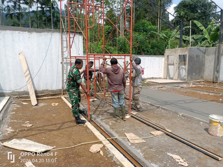 Babinsa Koramil 17 Wanayasa Awasi Pembangunan KDKMP di Desa Bantar