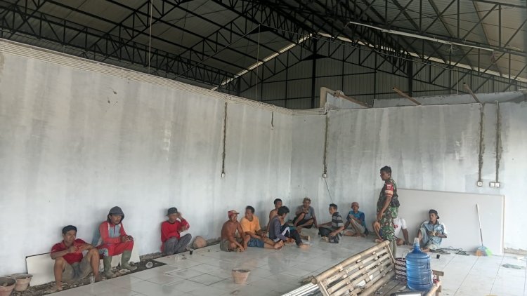 Babinsa Dampingi Pembangunan KDKMP di Desa Karangsalam