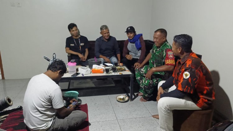 Babinsa Koramil 11 Punggelan Bersama Ormas Dan Warga Laksanakan Patroli Malam Hari
