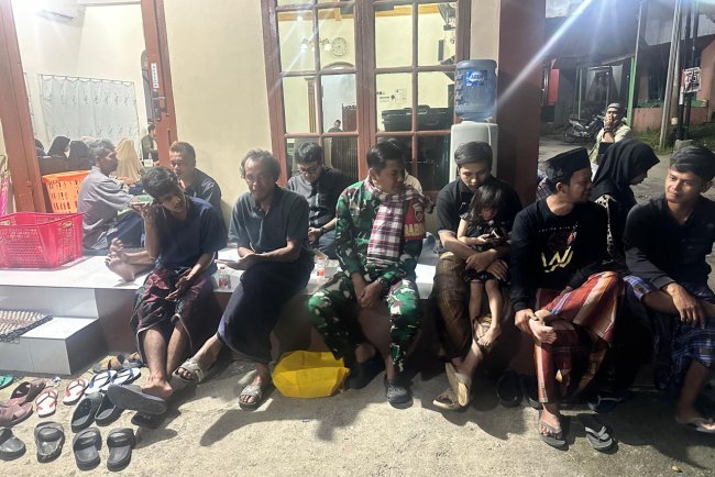 Anggota Koramil 13 Banjarmangu Melaksanakan Patroli Malam