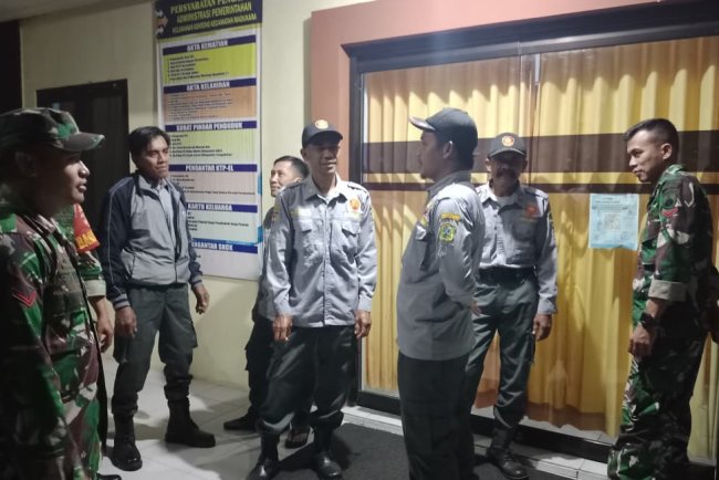 Patroli Gabungan TNI Perkuat Siskamling dan Sosial