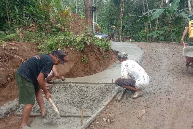 Setiap Meter Cor Beton Ada Cerita Perjuangan di Dusun Batur Krangean