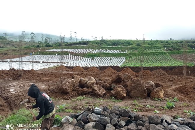 Babinsa Batur Awasi Pembangunan KDKMP Pekasiran