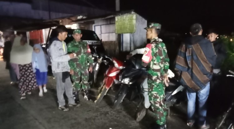 Pastikan Keamanan Wilayah Babinsa Rutin Laksanakan Patroli Malam