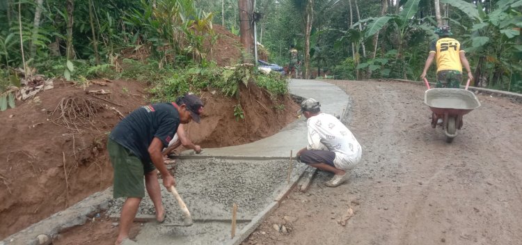 Setiap Meter Cor Beton Ada Cerita Perjuangan di Dusun Batur Krangean