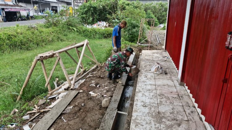 Babinsa Karangkobar Awasi Pembangunan KDKMP di Desa Leksana