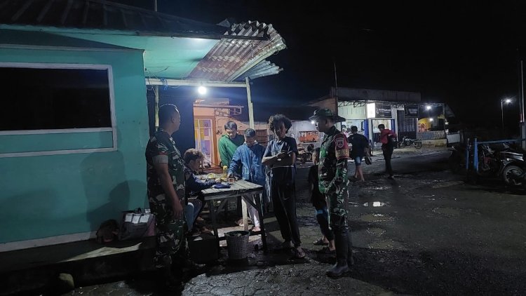 Babinsa Koramil 17 Wanayasa Menciptakan Kondusifitas Lingkungan dengan melaksanakan Patroli Malam