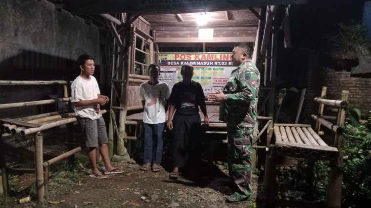 Battituud Koramil 02 Klampok Bersama Warga Masyarakat Melaksanakan Kegiatan Siskamling