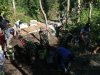 BABINSA MEMBANTU PEMBANGUNAN JALAN USAHA TANI