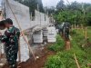 Koramil 03 Wanadadi Bersama Warga Gotong Royong Bangun Rumah