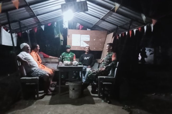 Babinsa Koramil 10 Bawang Intensifkan Patroli Siskamling di Desa Bandingan