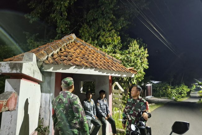 Patroli Gabungan TNI Perkuat Siskamling dan Keamanan Wilayah