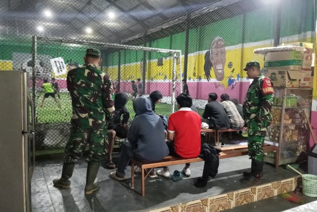 Babinsa Koramil 06 Kalibening Patroli Malam Cegah Gangguan Kamtibmas