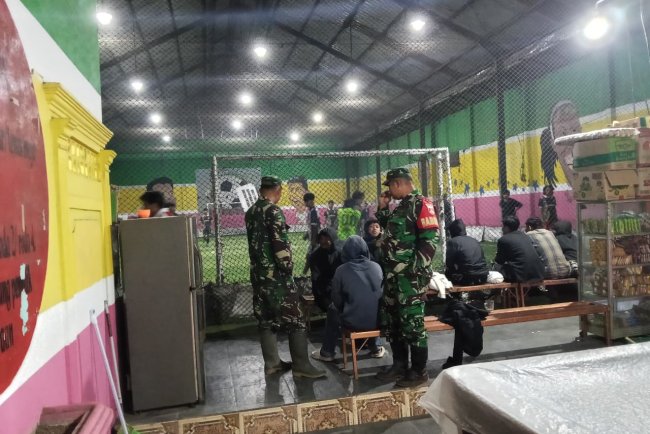 Babinsa Koramil 06/Kalibening Patroli Malam Cegah Gangguan Kamtibmas