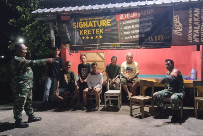 Patroli Siskamling Cegah Gangguan Kamtibmas