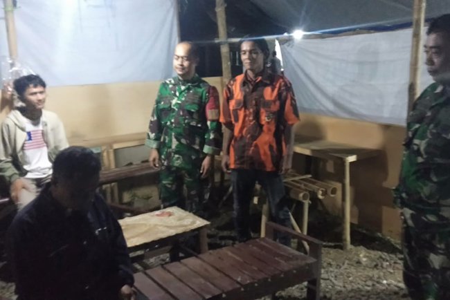 Patroli Malam Koramil 11 Punggelan Sosialisasikan Bahaya Miras Dan Narkoba