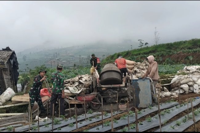 Jalan Mulus Rezeki Mulus Permudah Akses Petani Koramil Bantu Pembangunan JUT