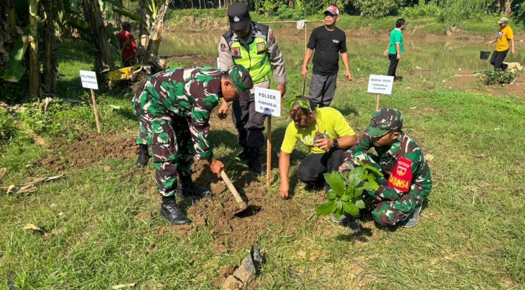 Koramil 02 Klampok Bersama Forkopimcam dan Siswa SMAN 1 Purwareja Klampok Gelar Aksi Penghijauan di Bantaran Sungai Serayu