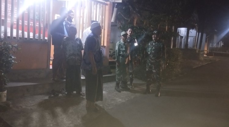 Danposramil Pagedongan Beserta Babinsa Dan Warga Gelar Patroli Siskamling