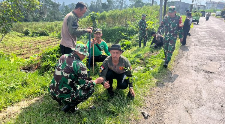 Koramil 17 Wanayasa bersama komponen masyarakat adakan gerakan penanaman pohon