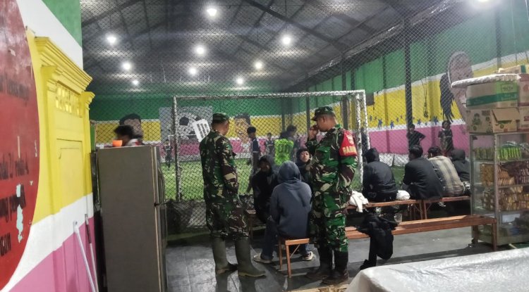 Babinsa Koramil 06/Kalibening Patroli Malam Cegah Gangguan Kamtibmas