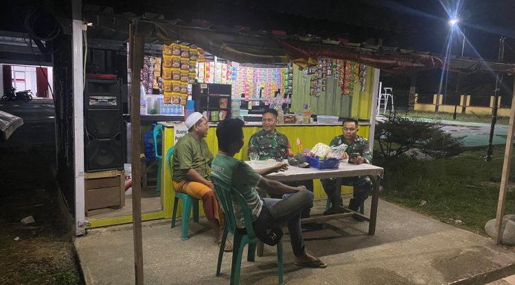 Babinsa Koramil 10 Bawang Intensifkan Patroli Malam di Pos Siskamling
