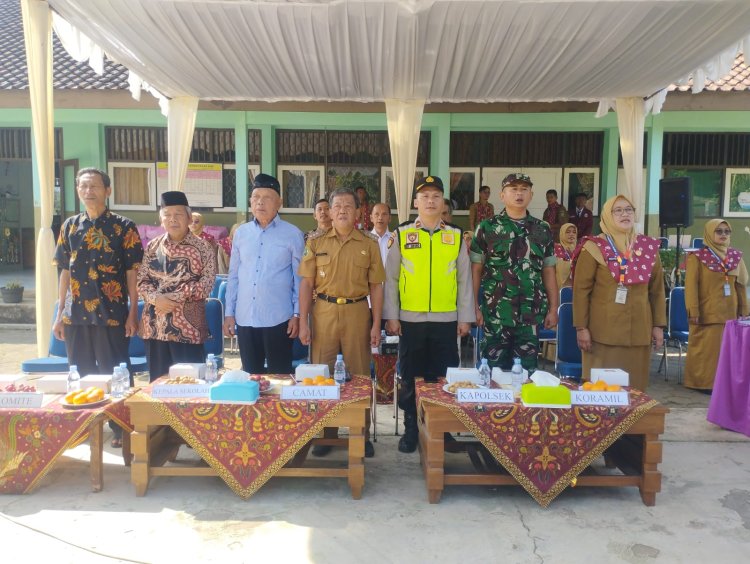 Babinsa Posramil Pagedongan Wakili Danposramil Hadiri Purnawiyata Kelas IX SMP Negeri 1 Pagedongan