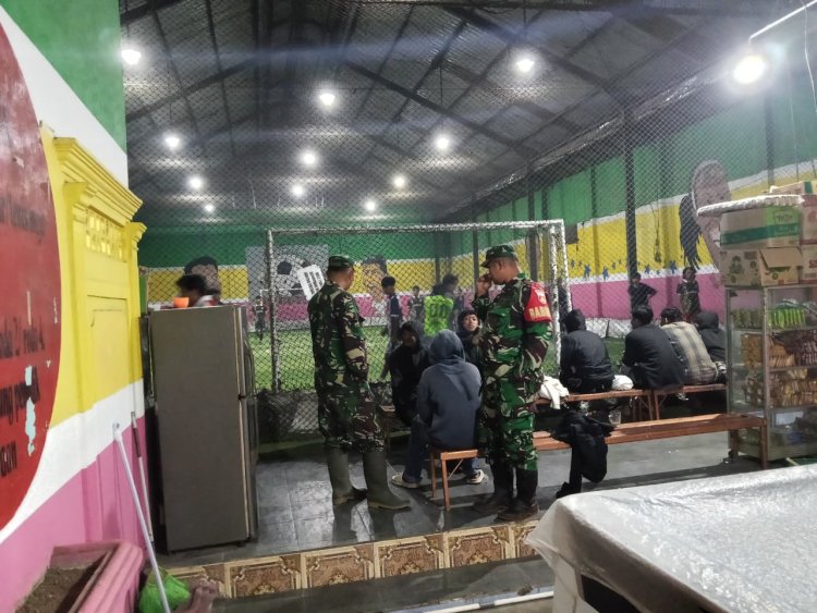 Babinsa Koramil 06/Kalibening Patroli Malam Cegah Gangguan Kamtibmas
