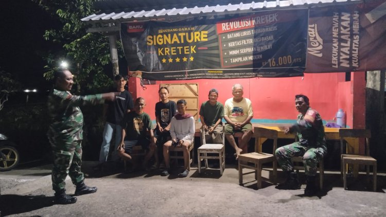 Patroli Siskamling Cegah Gangguan Kamtibmas