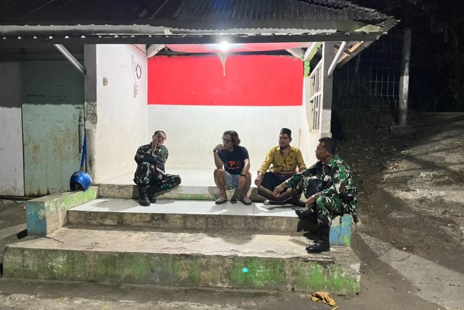 Jaga Kamtibmas Koramil 10 Bawang Intensifkan Patroli Siskamling di Desa Bawang