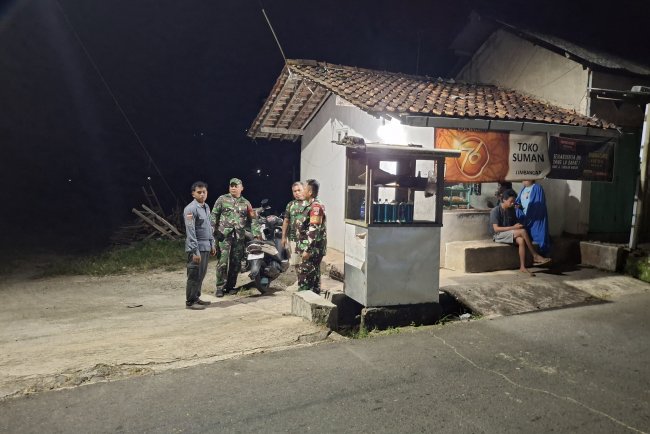 Patroli Gabungan TNI Perkuat Siskamling dan Sosial
