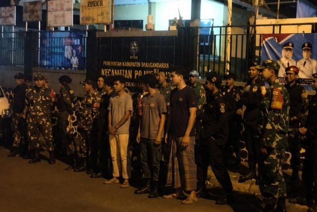 Guna Tegakkan Kamtibmas Babinsa Koramil 16 Pejawaran Gelar Patroli Gabungan Bersama Komponen Masyarakat