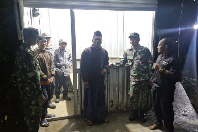 Babinsa Koramil 04 Karangkobar Melaksanakan Patroli Siskamling Bersama Linmas Dan Warga