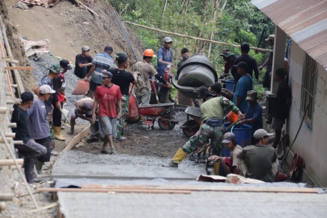 Angkong Satukan Satgas TMMD dan Warga