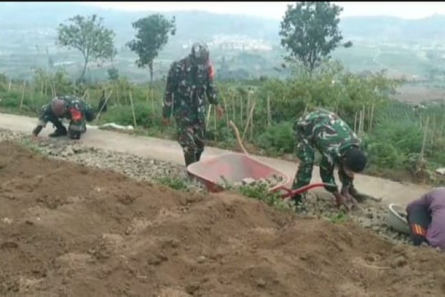 Permudah Akses Petani Koramil Bantu Pembangunan JUT