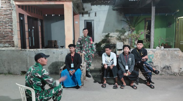 Babinsa Koramil 10 Bawang Laksanakan Patroli Siskamling di Desa Pucang