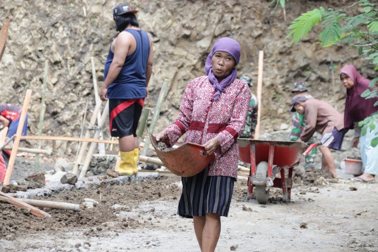 Semangat Bariah Menggerakkan Asa TMMD Gotong Royong Bangun Jalan Masa Depan Desa